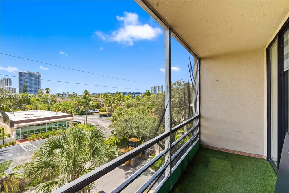 2821 Miami Beach Blvd #4F North Miami Beach, FL 33160