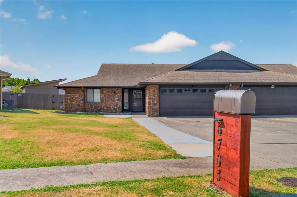 6703 Abbey Road Bartlesville, OK 74006