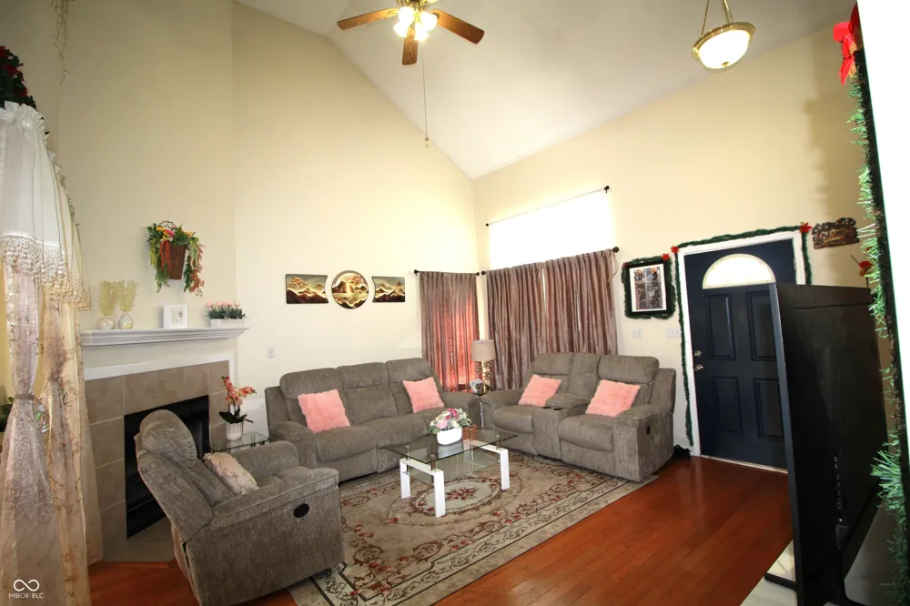2399 Longleaf Drive Greenwood, IN 46143