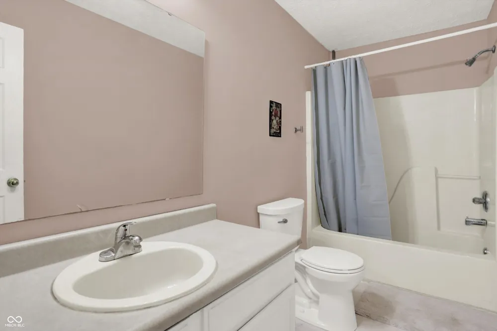 2399 Longleaf Drive Greenwood, IN 46143