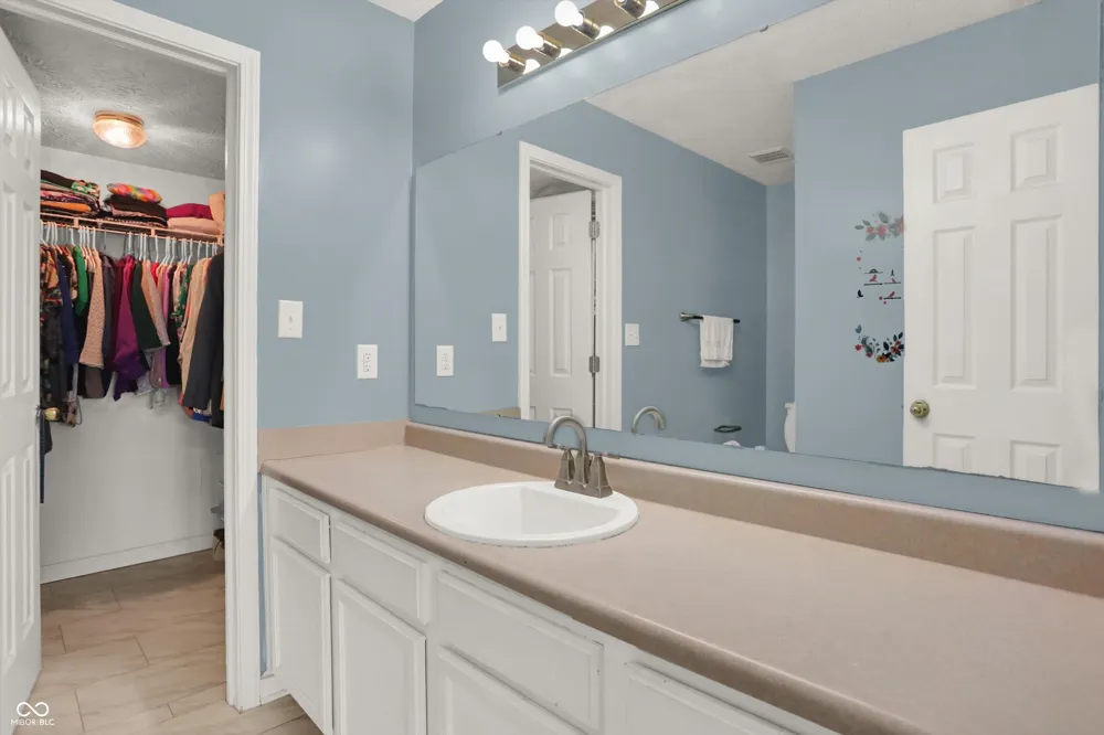 2399 Longleaf Drive Greenwood, IN 46143