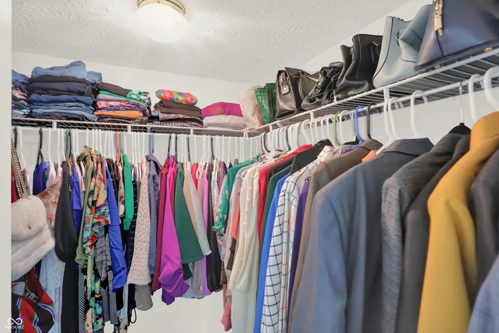 2399 Longleaf Drive Greenwood, IN 46143