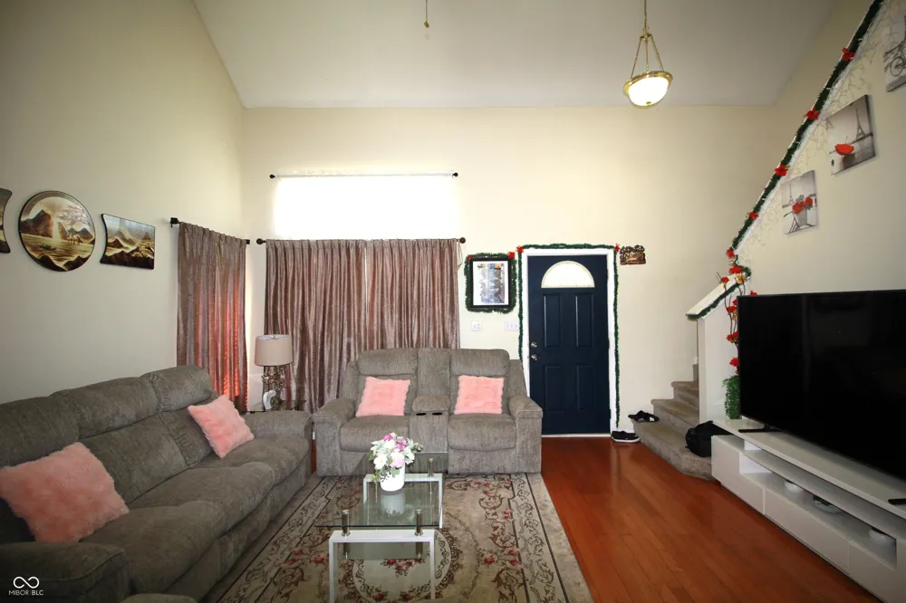 2399 Longleaf Drive Greenwood, IN 46143