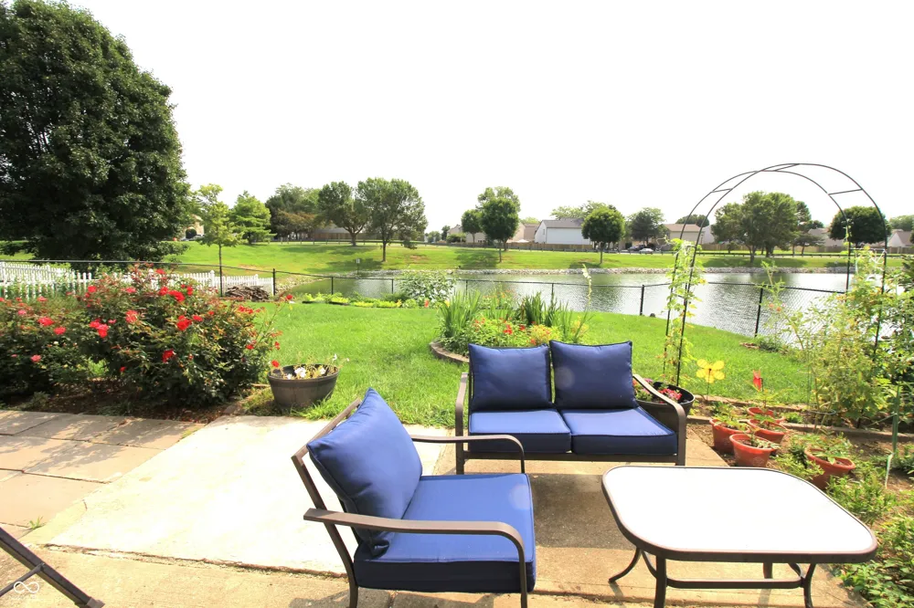 2399 Longleaf Drive Greenwood, IN 46143