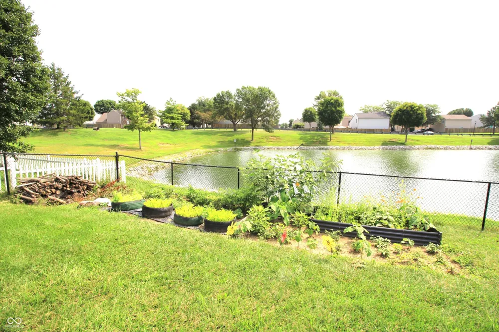2399 Longleaf Drive Greenwood, IN 46143