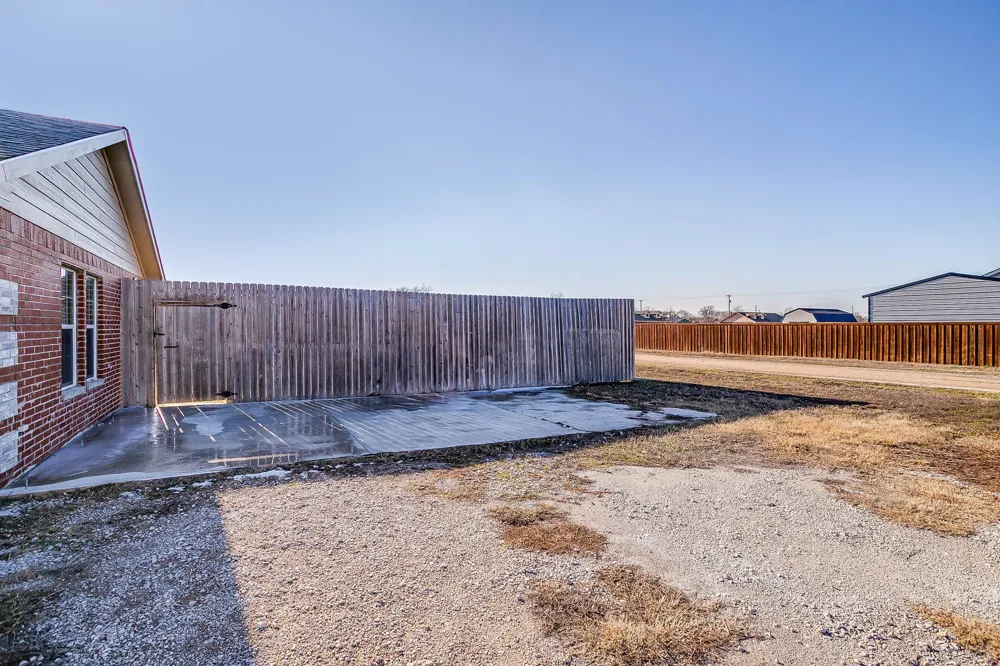 606 S Aquilla Street Itasca, TX 76055
