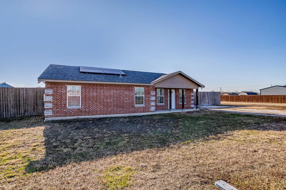 606 S Aquilla Street Itasca, TX 76055