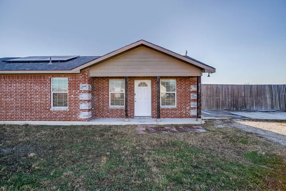 606 S Aquilla Street Itasca, TX 76055