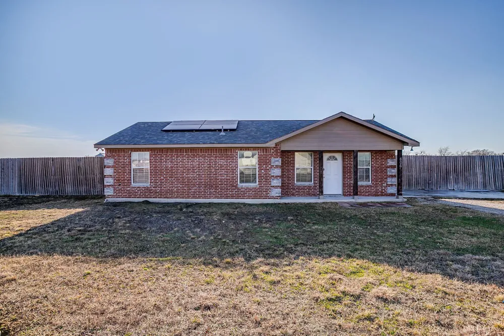 606 S Aquilla Street Itasca, TX 76055