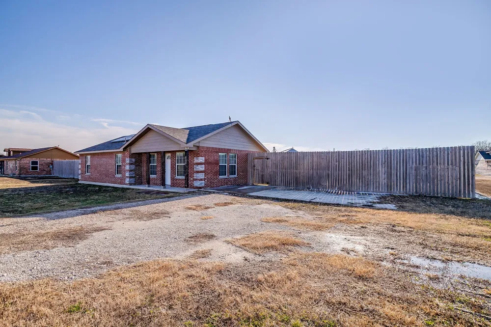 606 S Aquilla Street Itasca, TX 76055