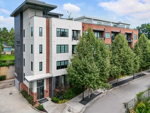 22 Airline Street NE #106