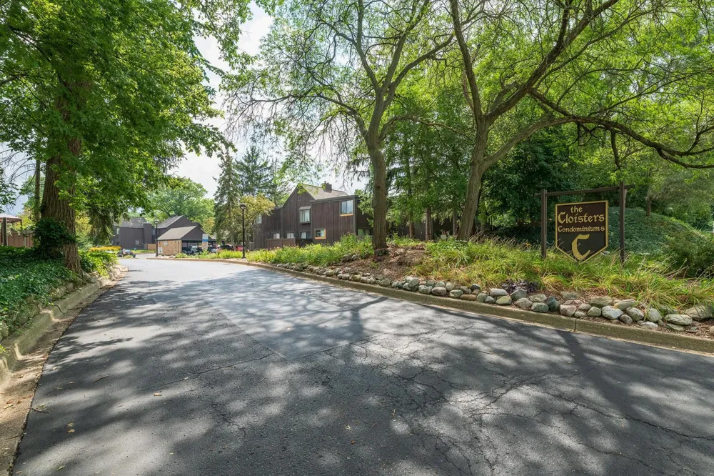 135 Balmoral Court Kalamazoo, MI 49006