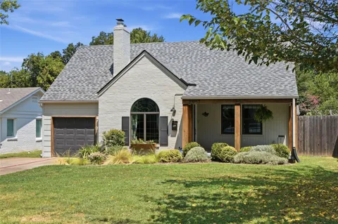 2507 E 17th Place