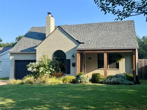 2507 E 17th Place
