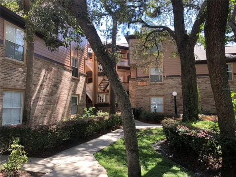 482 PIN OAK PLACE #308