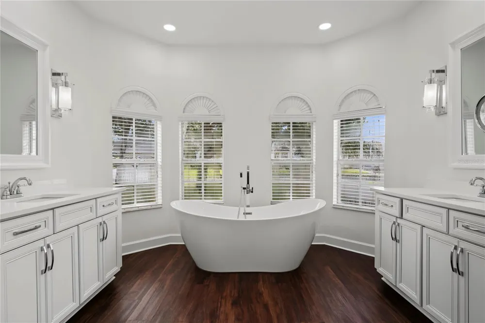 2710 REGAL PINE TRAIL Oviedo, FL 32766