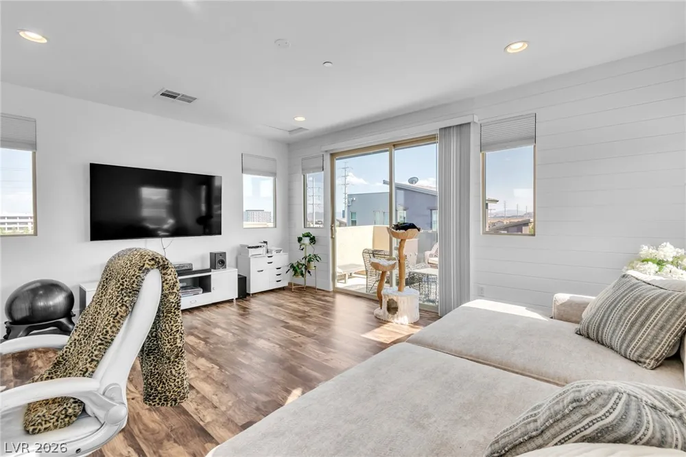 11250 Cactus Tower Avenue #102 Las Vegas, NV 89135