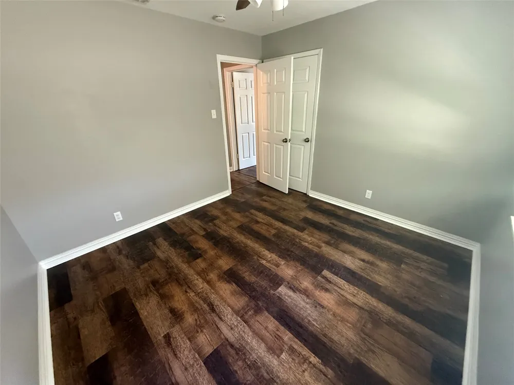 300 S Joyce Street Lacy Lakeview, TX 76705