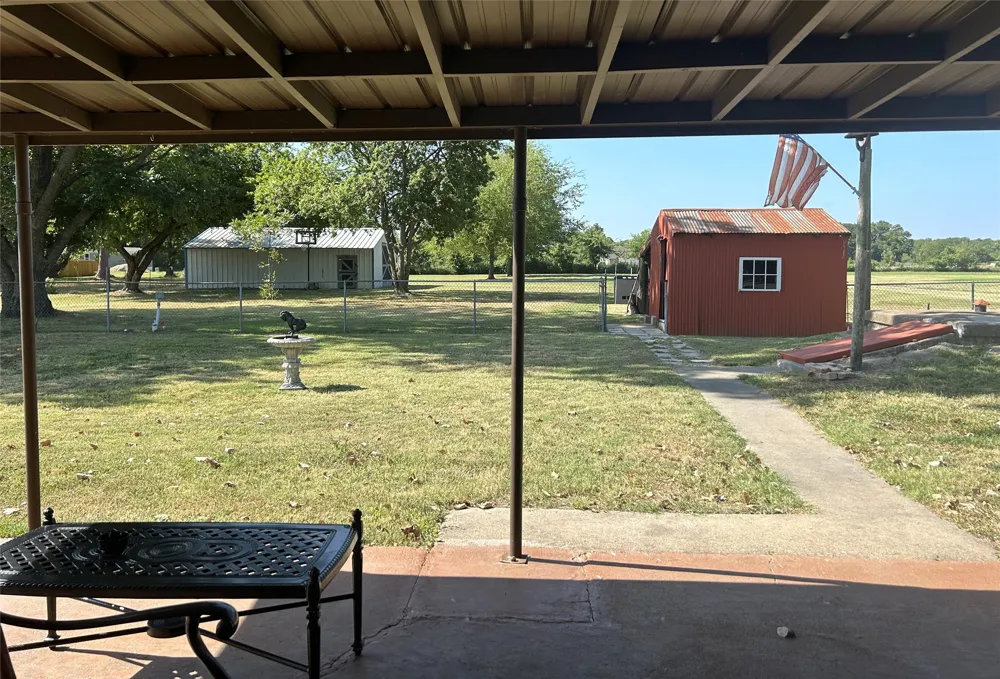 1689 W FM 898 Bonham, TX 75418