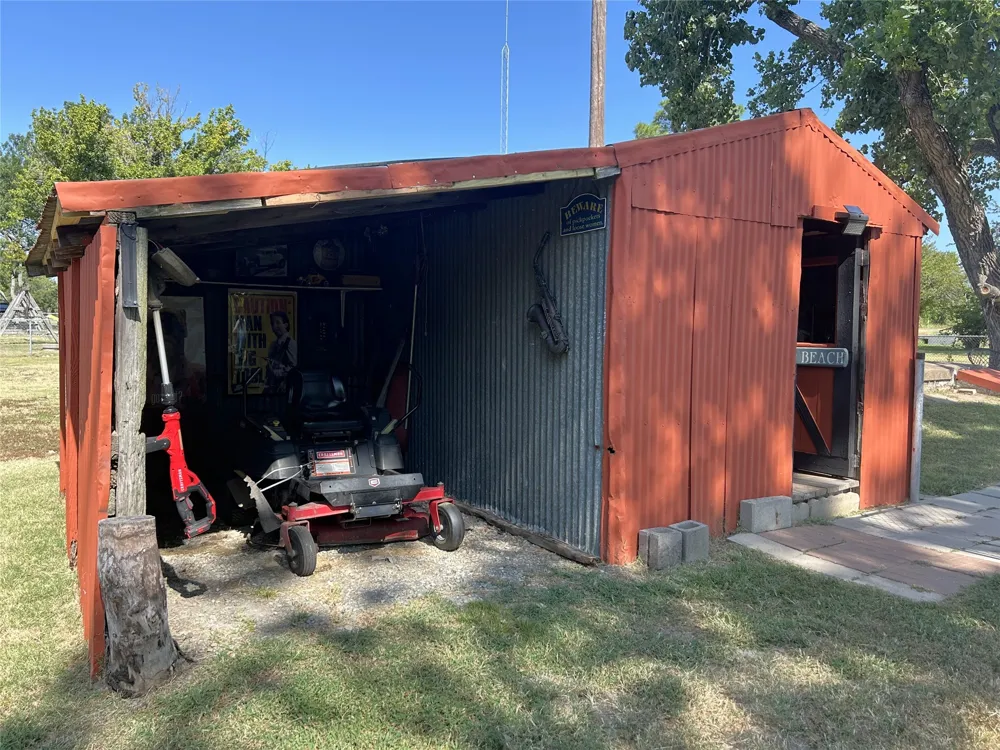 1689 W FM 898 Bonham, TX 75418