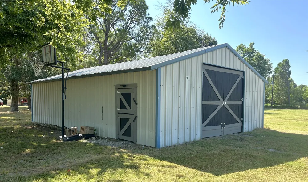 1689 W FM 898 Bonham, TX 75418
