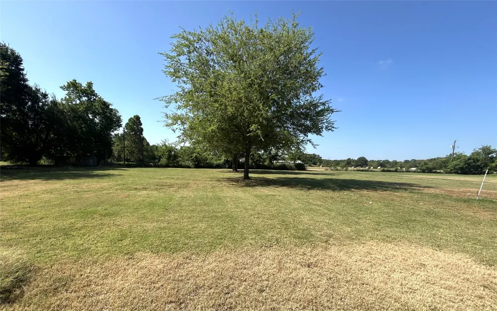1689 W FM 898 Bonham, TX 75418