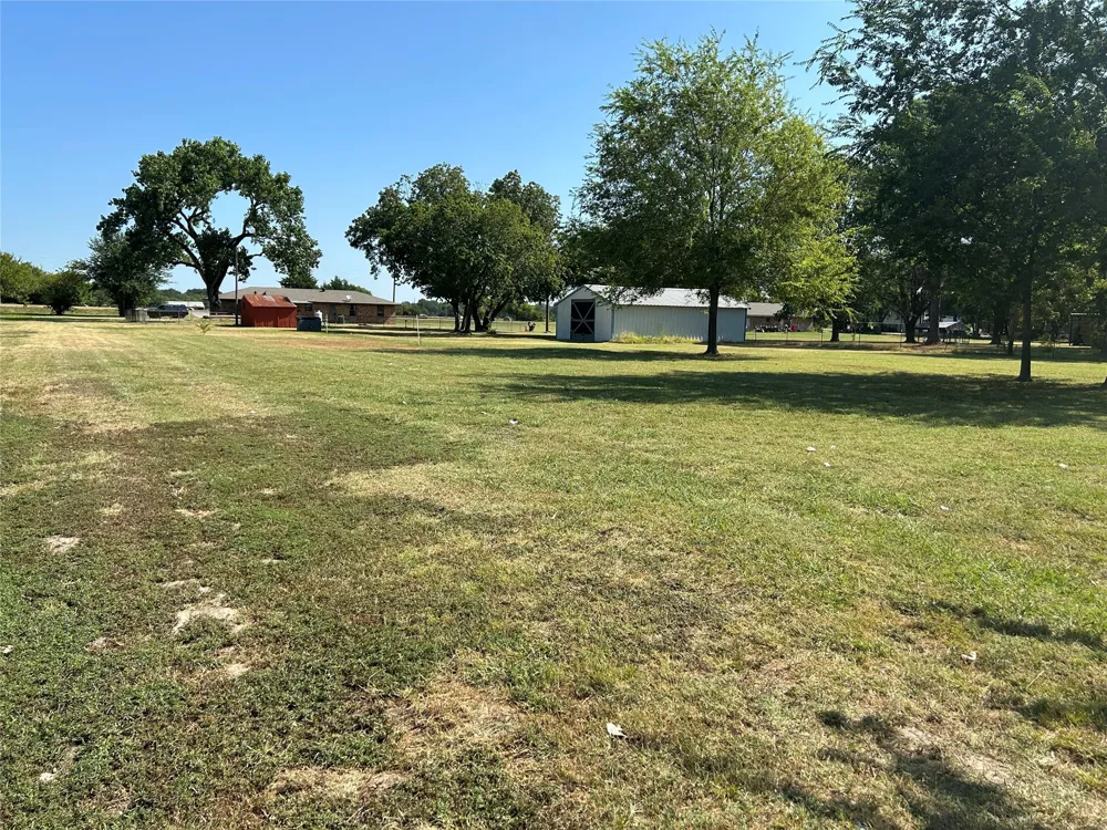 1689 W FM 898 Bonham, TX 75418