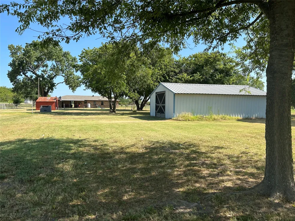 1689 W FM 898 Bonham, TX 75418