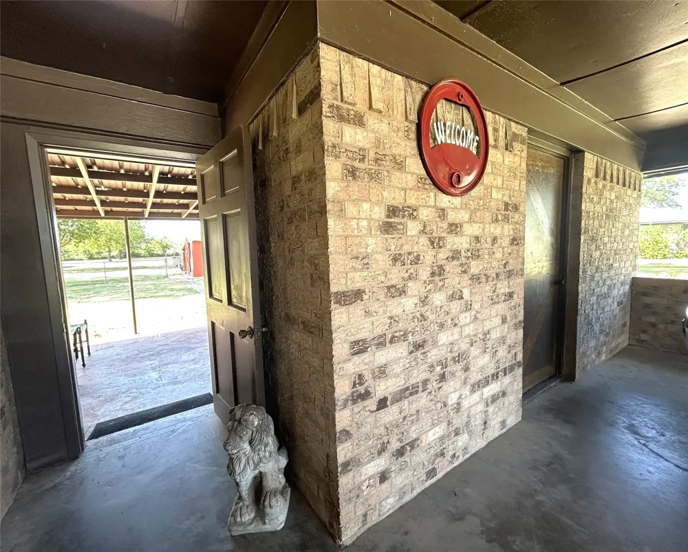 1689 W FM 898 Bonham, TX 75418