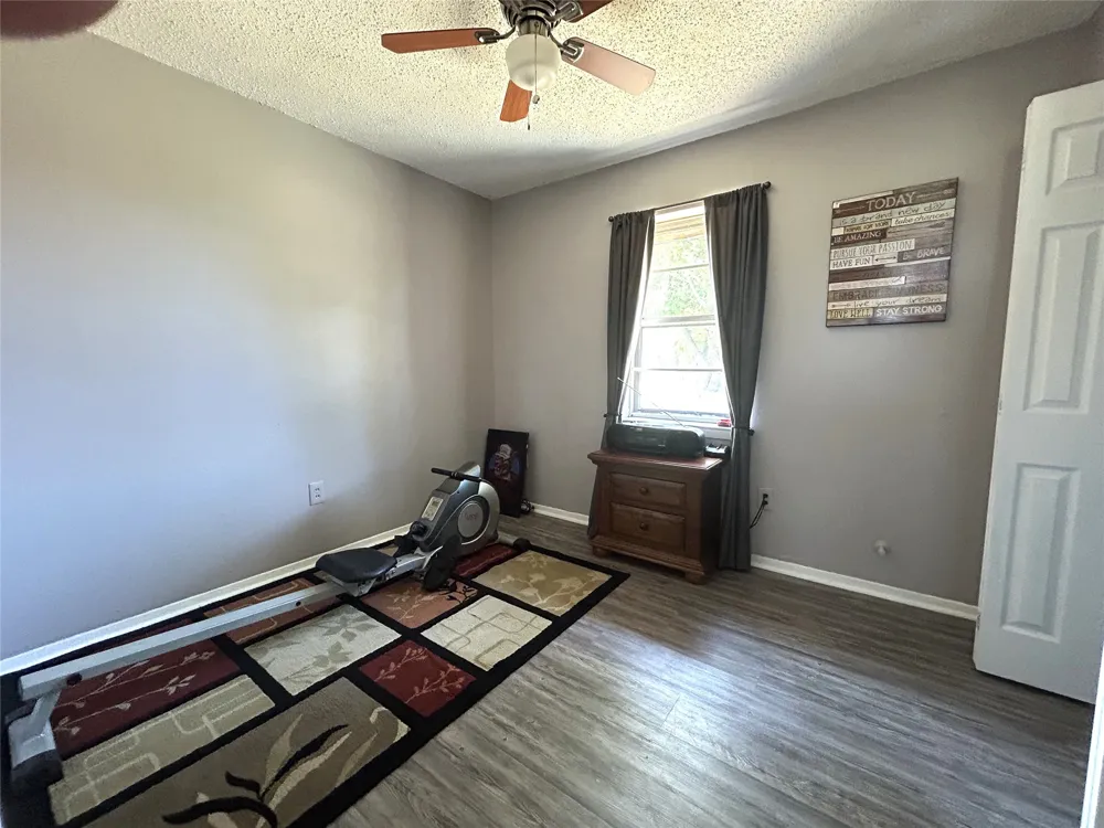 1689 W FM 898 Bonham, TX 75418