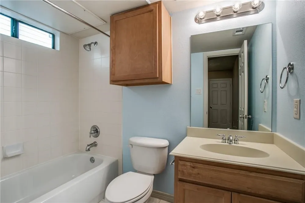 2415 Stutz Drive #D Dallas, TX 75235