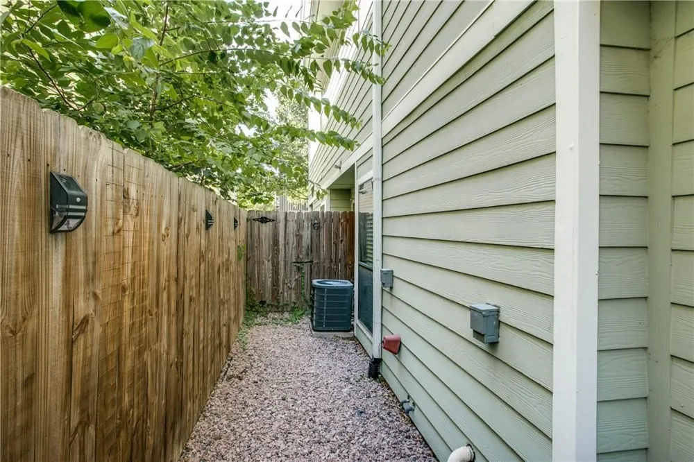 2415 Stutz Drive #D Dallas, TX 75235