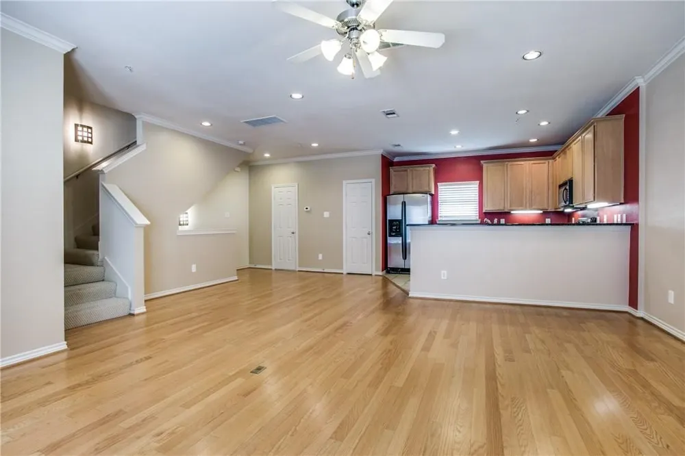 2415 Stutz Drive #D Dallas, TX 75235