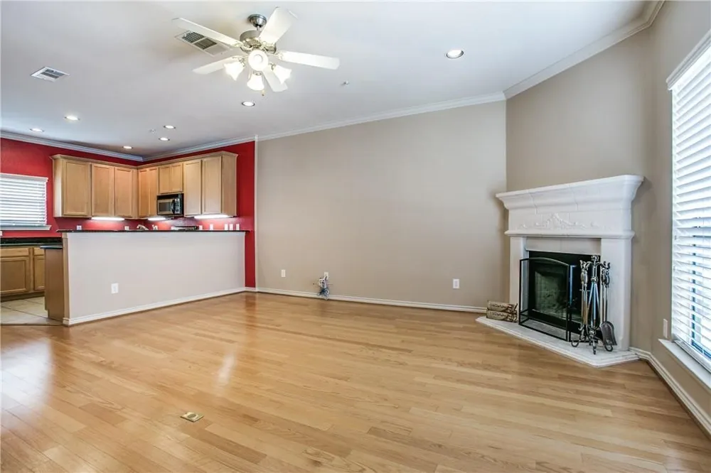 2415 Stutz Drive #D Dallas, TX 75235