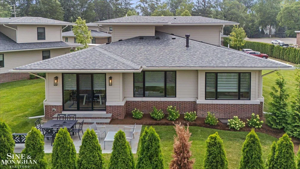 361 Moselle Place Grosse Pointe Farms City, MI 48236