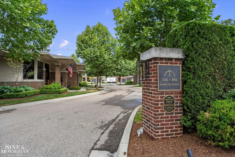 361 Moselle Place Grosse Pointe Farms City, MI 48236
