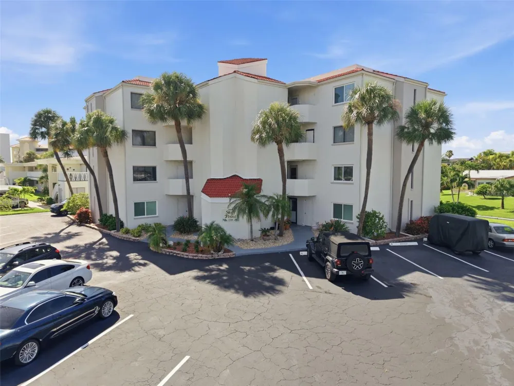 298 SKIFF POINT #103 Clearwater, FL 33767