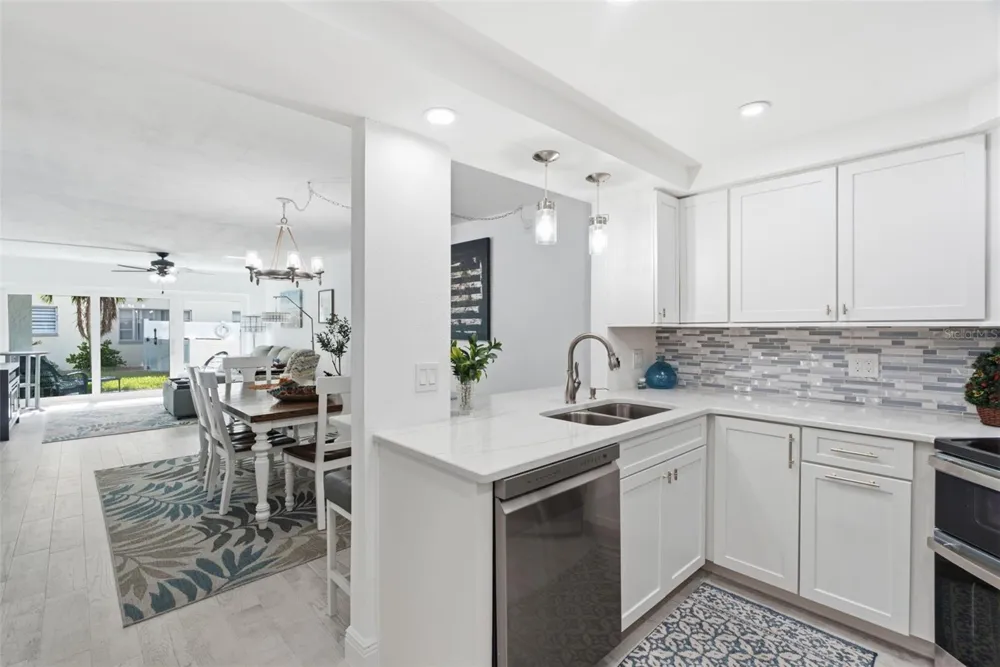 298 SKIFF POINT #103 Clearwater, FL 33767