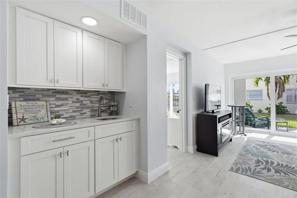298 SKIFF POINT #103 Clearwater, FL 33767