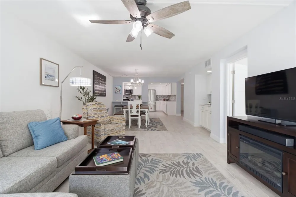 298 SKIFF POINT #103 Clearwater, FL 33767
