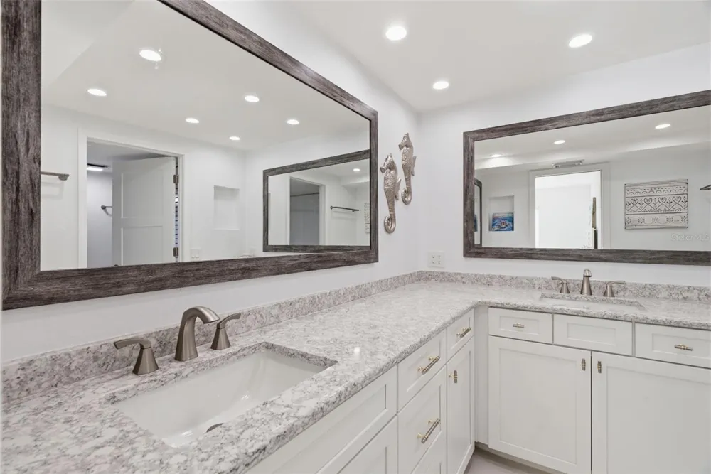 298 SKIFF POINT #103 Clearwater, FL 33767