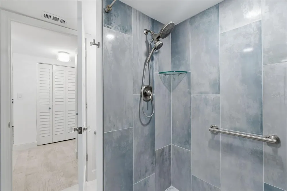 298 SKIFF POINT #103 Clearwater, FL 33767