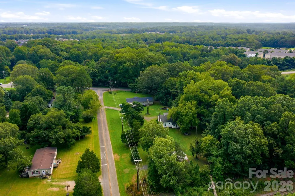 109 Crossrail Road Mooresville, NC 28115