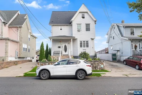 656 Devon Street