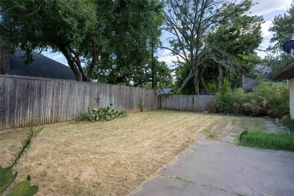 112 Oaktree Drive Highland Village, TX 75077