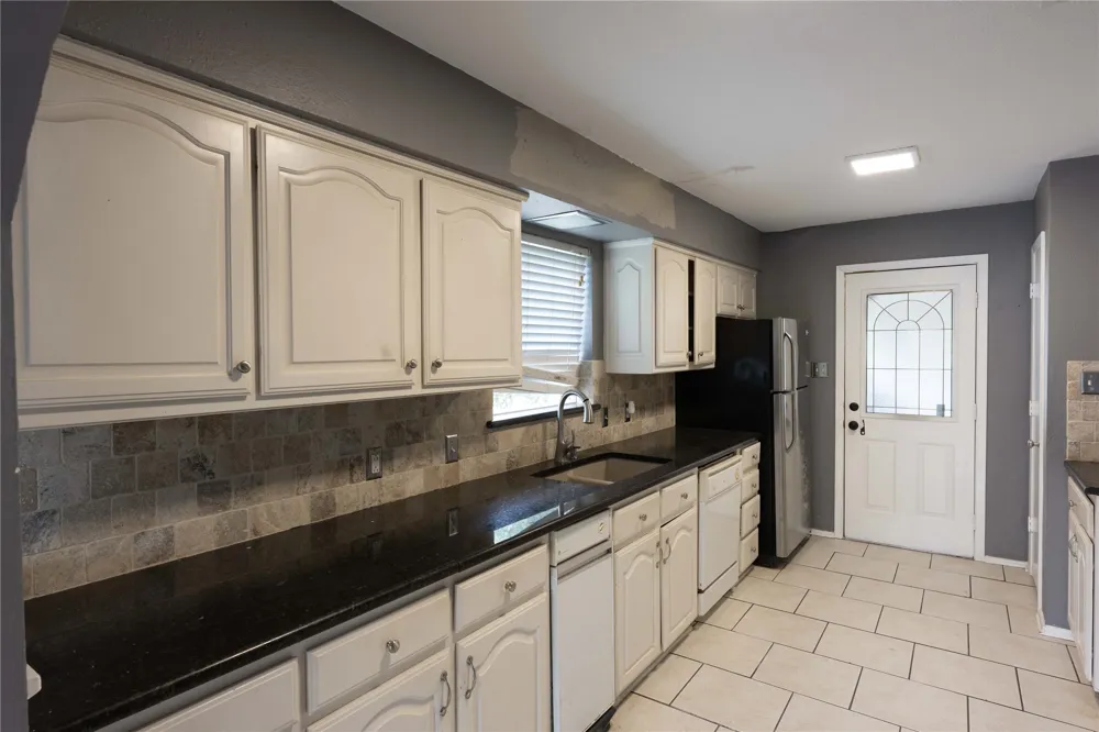 112 Oaktree Drive Highland Village, TX 75077
