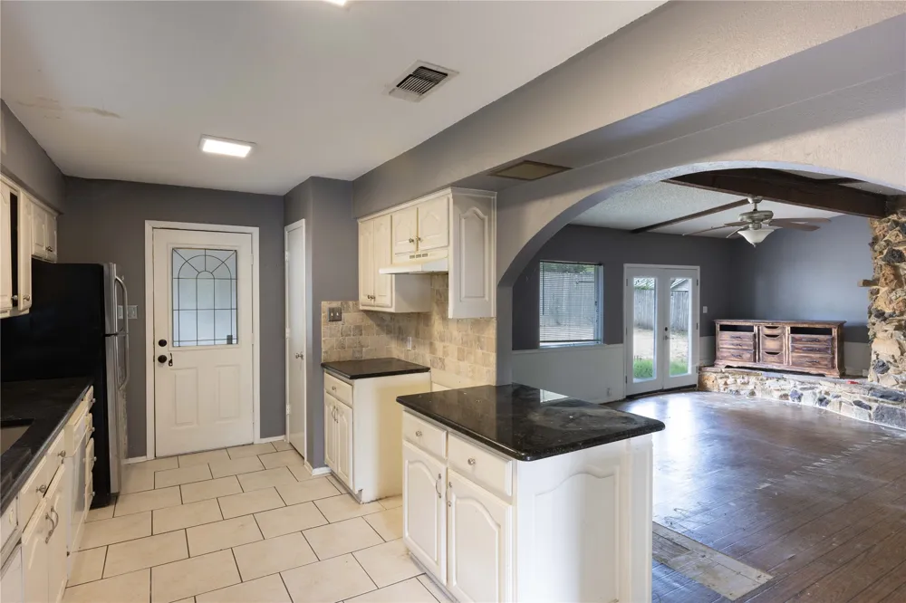 112 Oaktree Drive Highland Village, TX 75077