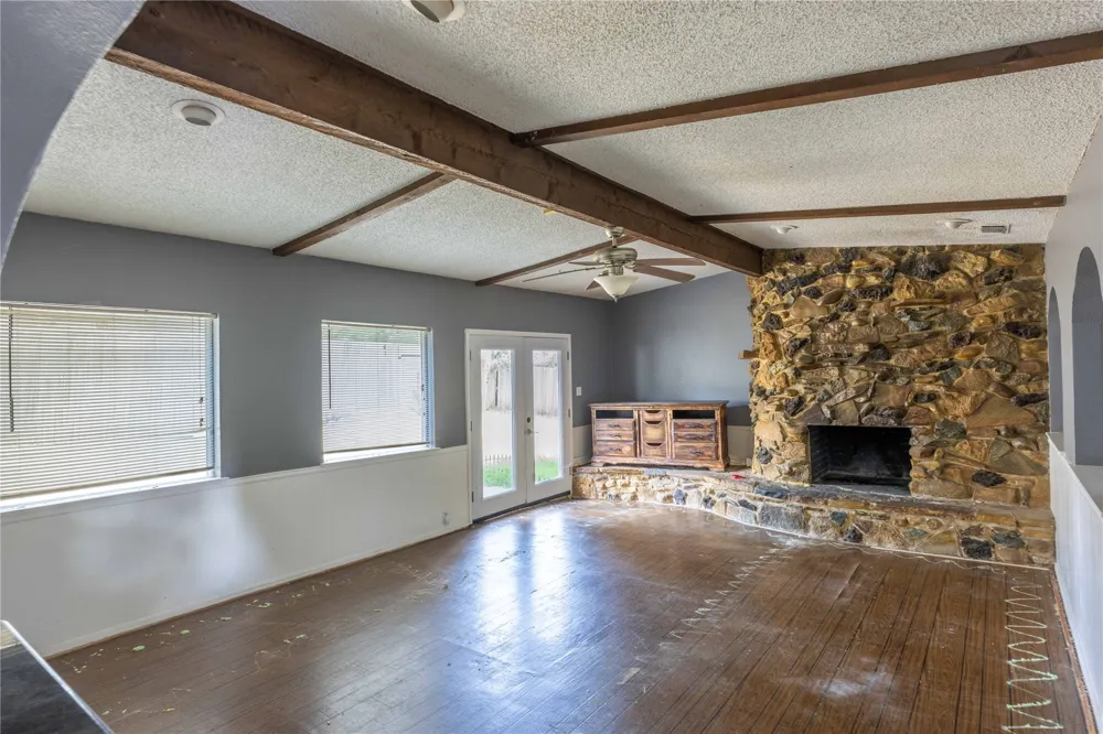 112 Oaktree Drive Highland Village, TX 75077