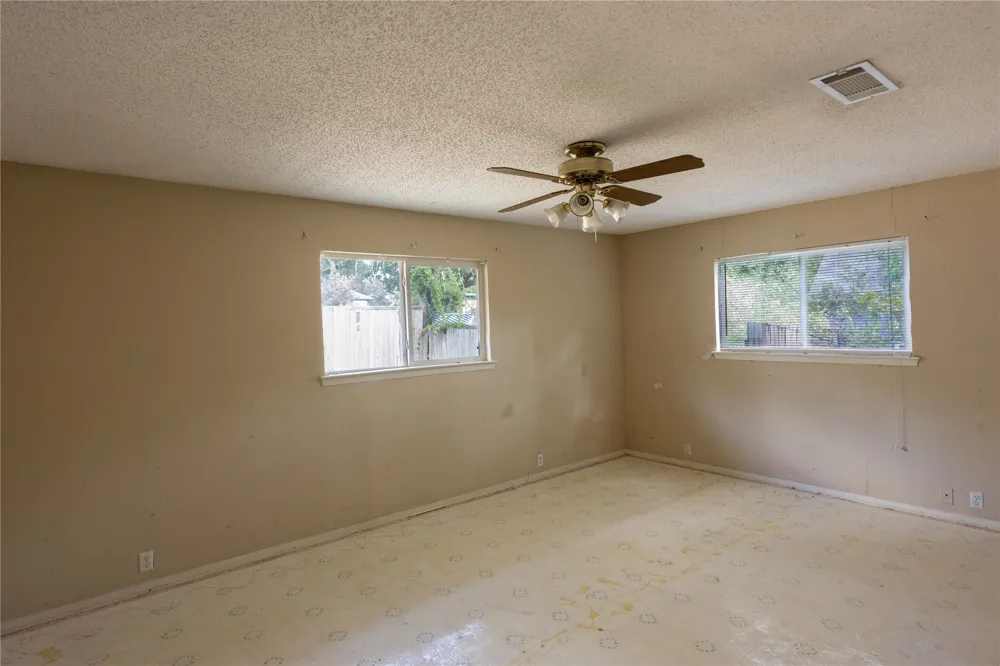 112 Oaktree Drive Highland Village, TX 75077