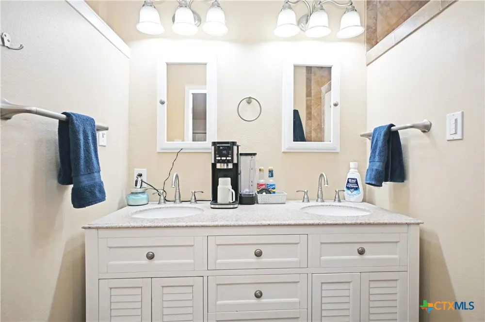 321 High Low Drive New Braunfels, TX 78132